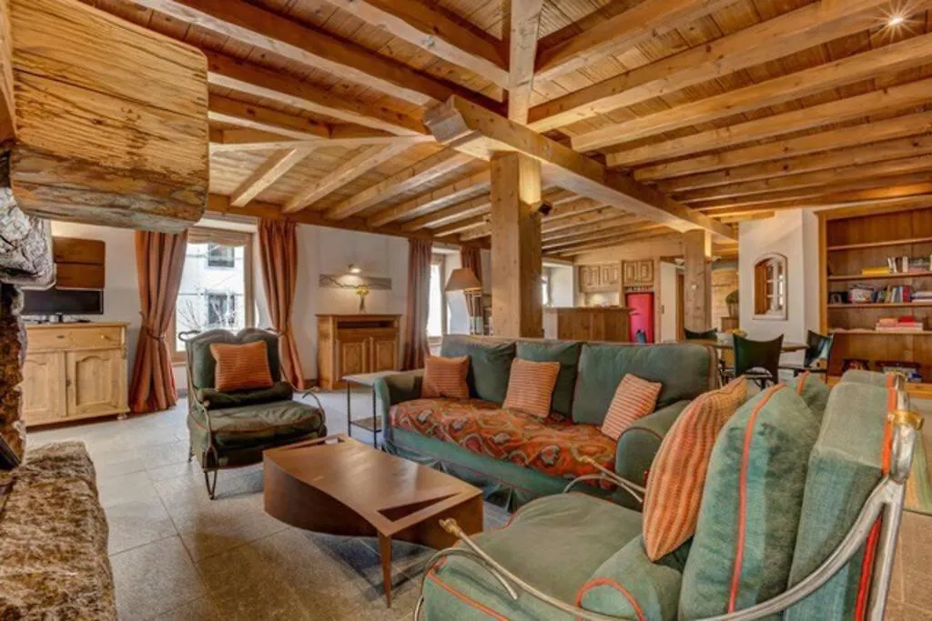 Spacious 3-Bed In The Heart Of Chamonix Apartment